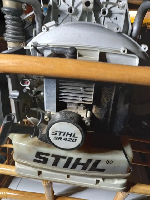 Stihl SR 420 Laubsauger mit Rückentragegurt motorbetrieben