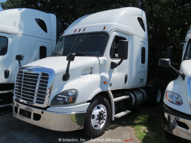 2017 Freightliner Cascadia 113 T/A Semi Truck Tractor Sleeper Cab -Parts/Repair