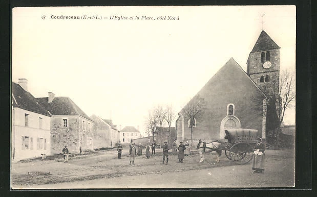 CPA Coudreceau, L´Eglise et la Place, côté Nord, Partie avec l'Église