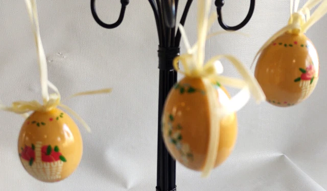 Lot of 3 Vtg??? Hanging Easter Eggs with Flower, Apples, Baskets-Brown-Country