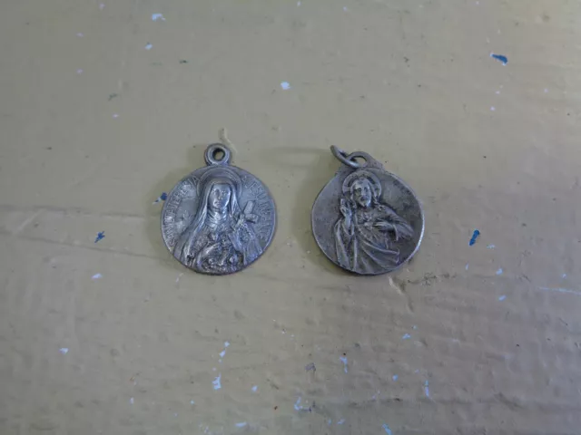 2 Medalla Religiosa Antigua Plata Maciza Virgen A L Niño Jesús Santa