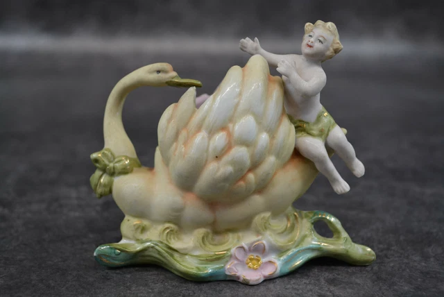 Ancien Biscuit Avec Cygne Ap129