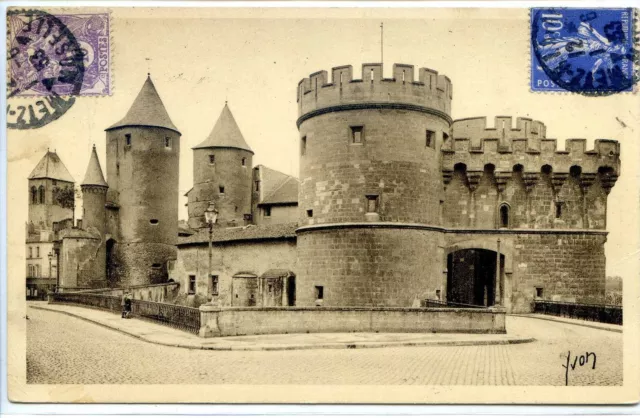 CP 57 MOSELLE - Metz - La Porte des Deutembers (stamps)