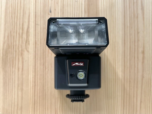 Metz Mecablitz M400 Flash for Sony Cameras 2