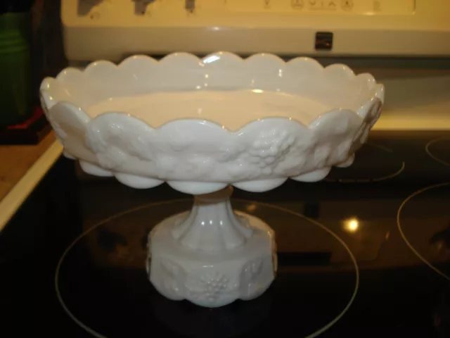 VTG Westmoreland Milk Glass Paneled Grape Shallow Pedestal Footed Bowl EUC