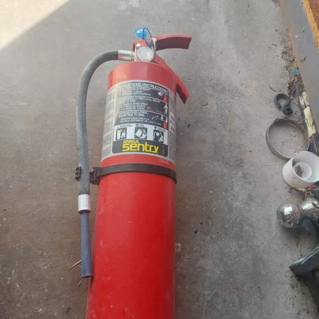 Ansul 10Lb Abc Fire Extinguisher With Bracket Ansul 10Lb Abc Fire Extinguisher With Bracket