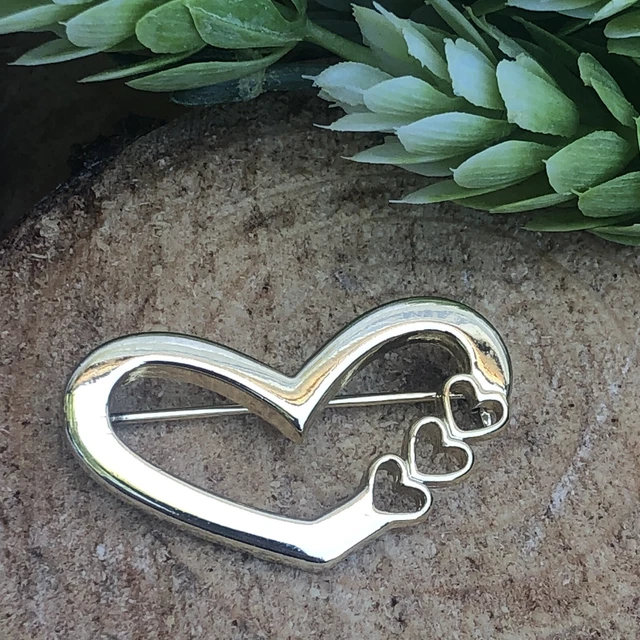 Gold Tone Heart Brooch 3 Inset Hearts Indicating a Mothers Infinite Love (SB28)