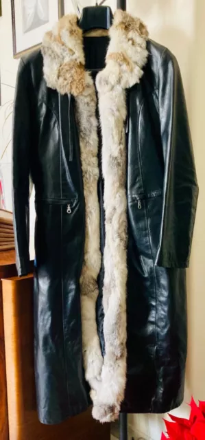 Cappotto vintage, nero lungo, in vera pelle, bordi in pelliccia