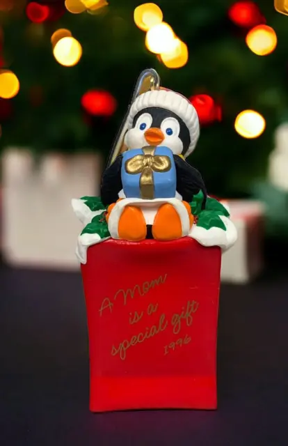 Hallmark A Mom Is A Special Gift Penguin Keepsake Christmas Ornament Vtg 1996