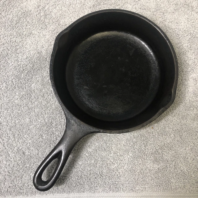 VTG Lodge Cast Iron Skillet 6 1/2" Frying Pan Double Spout USA Made Seasoned