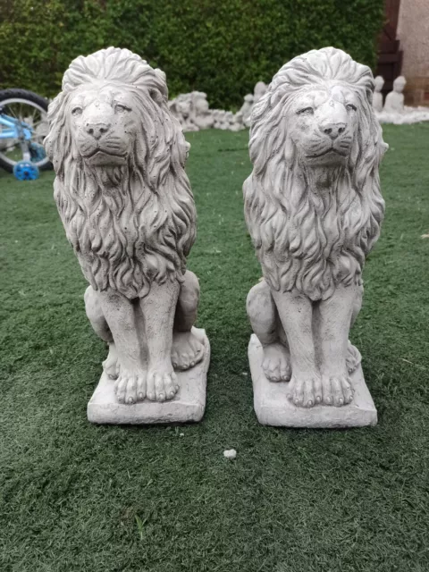 Pair of Large Lions Statue  Stone Concrete French Teracotta Stone Natural Stone