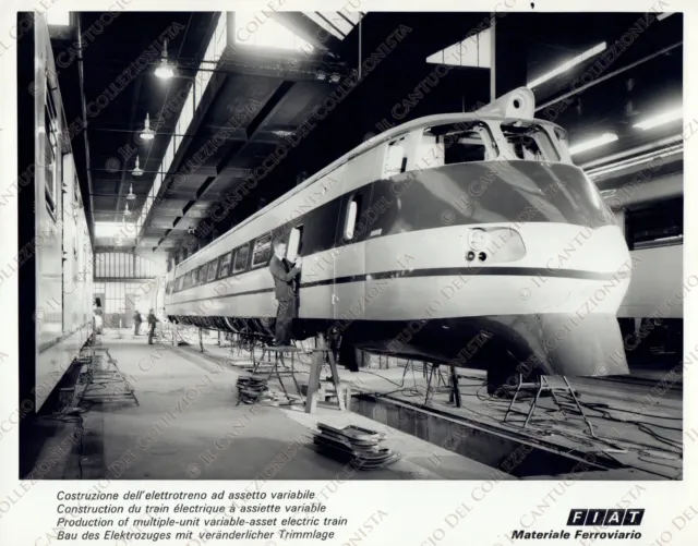 1973 Costruzione Elettrotreno assetto variabile FIAT treno ferrovia Fotografia