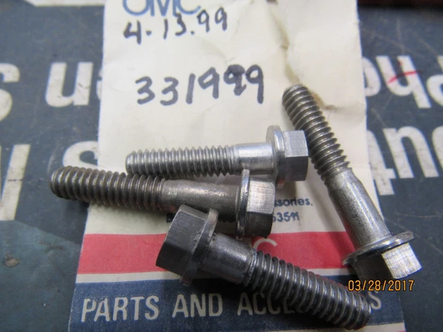 4 New  Omc Oem  Johnson Evinrude Screws 331999