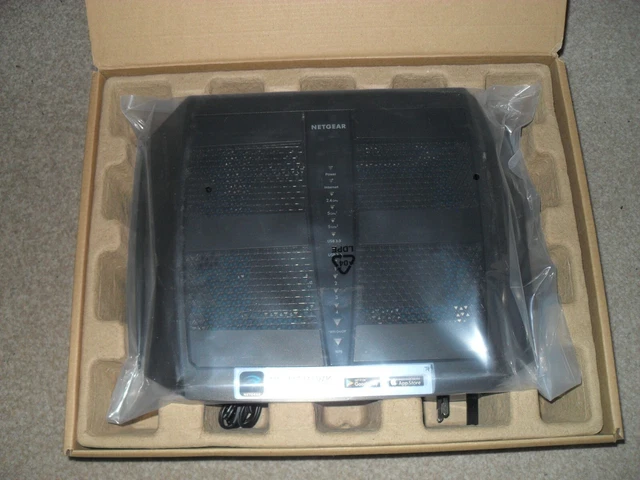 NETGEAR R8000 Nighthawk X6 Tri-Band 3.2Gbps Router - Black 11