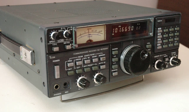 Icom IC-R7000 HF / Vhf/Uhf Receiver-Scanner 25MHz-2000MHz 2