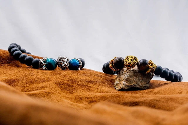 Bracelet pierre de lave oeil du tigre - 'Myrcella Lannister' FS63