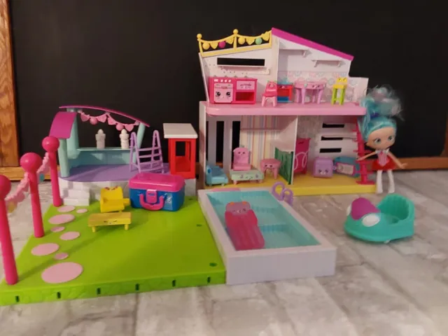 https://www.picclickimg.com/blcAAOSw7kdk3xuW/Shopkins-Happy-Places-House-Accessories-Pool-And.webp