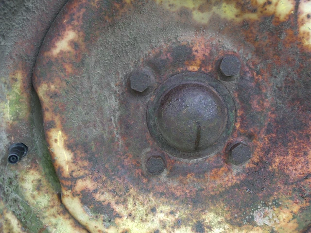 John Deere 14T Square Baler Axle Wheel Hub - right side 4 bolt John Deere 14T Square Baler Axle Wheel Hub - right side 4 bolt