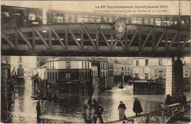 CPA Inondations 1910 PARIS 15e arr. Carrefour Lourmel Bd de Grenelle (995830)