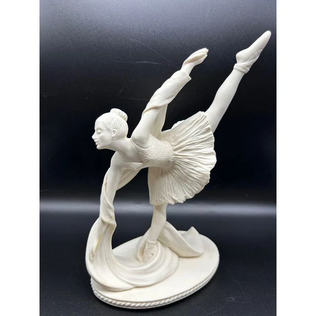 VINTAGE MADE IN Italy Ballerina Figurine Bisque Statue Great condition