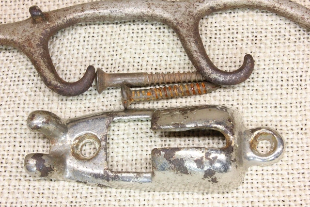 4 Coat Hooks Clothes Hanger Fold Up Arm Old Laundry Bath Vintage 1921 Patent 16