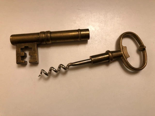 Clé tire bouchon et décapsuleur en bronze et vintage Métal