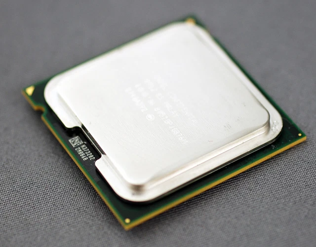 Processore Intel Core 2 Quad Q9550 Usato, 2.83 GHz, 12MB Cache, Socket 775 LGA. Per PC Desktop.