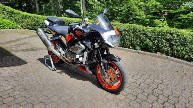 Aprilia Tuono 1000 RP 2
