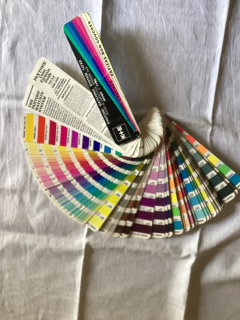 NUANCIER PANTONE MATCHING System 747XR, offset et typo, imprimerie ...