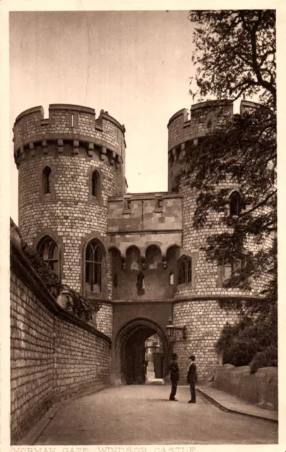 Norman Gate Windsor Castle Blank Vintage Postcard Printed in Great Britain