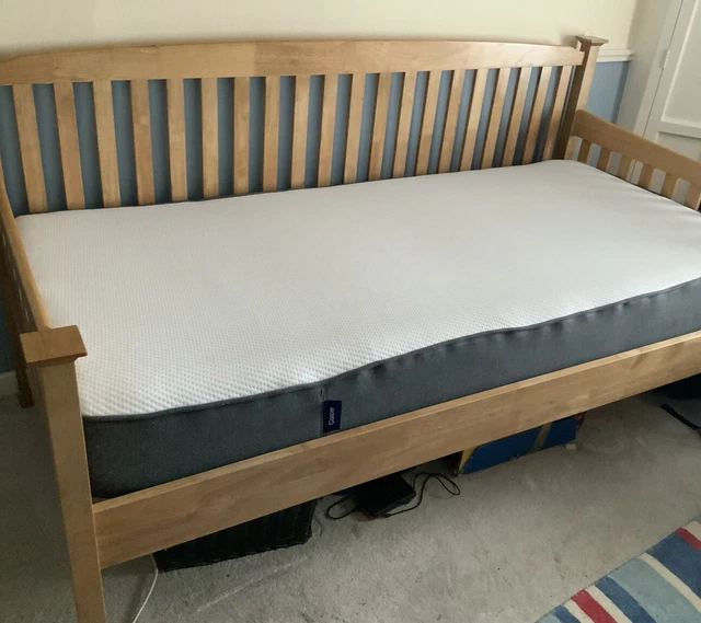 WOODEN DAY BED with a Casper Memory Foam Mattress £140.00 PicClick UK
