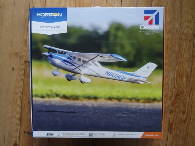 Modèle réduit avion E-Flite UMX Cessna 182 jamais volé dans sa boîte avec pièces