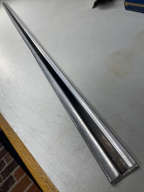 1962 Chevrolet Impala LF Fender Molding NICE￼ 3814113