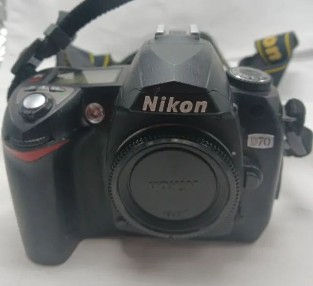 Nikon D70 6.1MP Digital Camera - Body Only