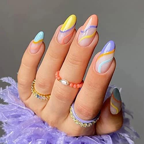 Faux ongles à presser en forme d'amandeFaux ongles françaisFaux ongles en for...