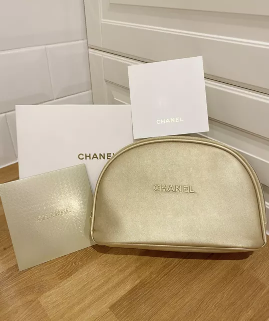 GENUINE CHANEL MAKEUP Traveling Wash BAG VIP GIFT From Beauty Counter  Limited £24.99 - PicClick UK
