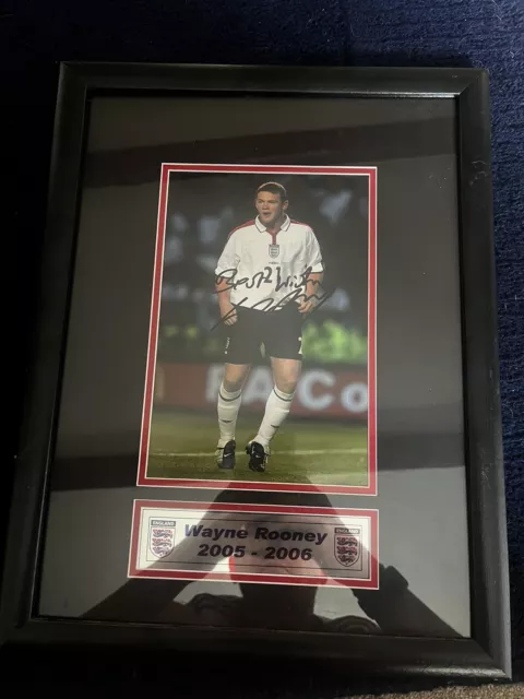 Wayne Rooney signed photo (framed and certificate)