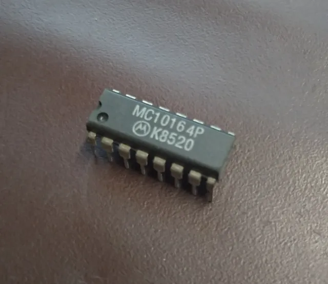 Motorola MC10164P 8 - Channel Multiplexer PDIP-16