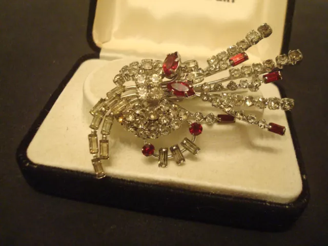 Vintage Beautiful Art Deco Ruby Red/Clear Rhinestone Cluster Brooch.