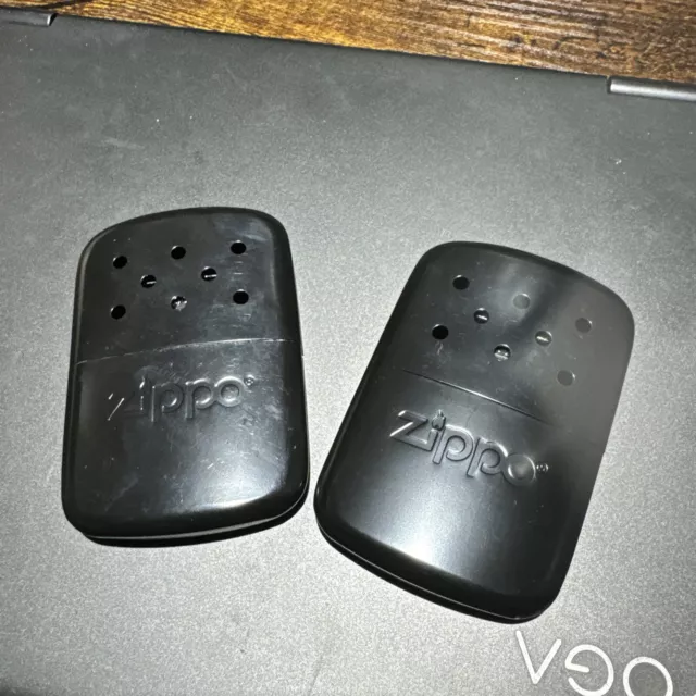 Dos calentadores de mano Zippo 12 horas - negro mate 40334 y una bolsa.