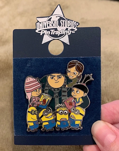 UNIVERSAL STUDIOS DESPICABLE Me Collectible Pin Gru with Girls and
