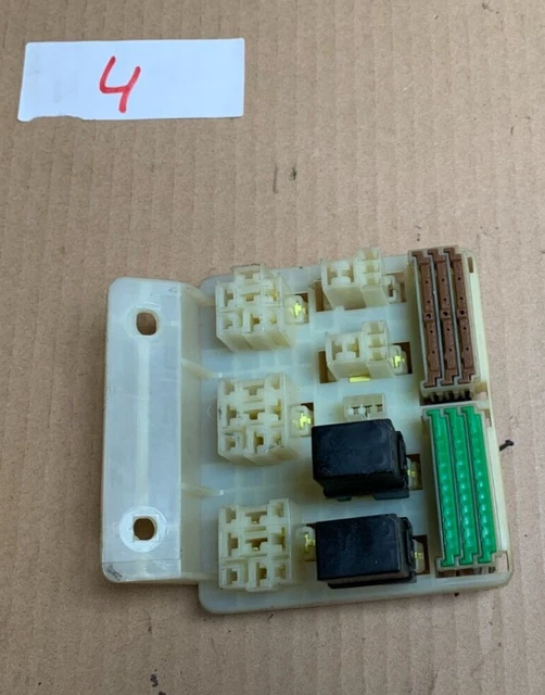 VOLVO V40 SICHERUNGSKASTEN Sicherungsbox Relaiskasten EUR 21,51