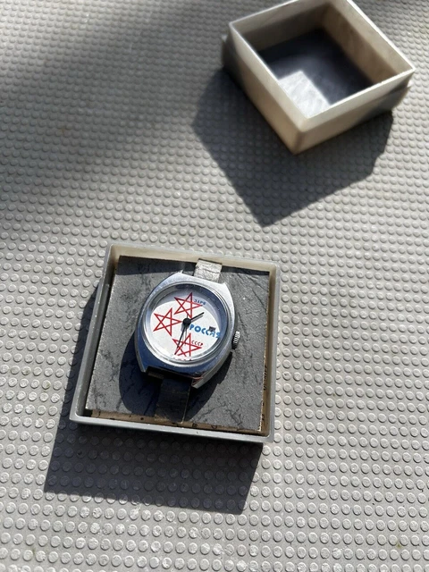 Montre Mécanique Femme Zaria URSS Vintage Années 70 - Avec Dateur - À Nettoyer/réparer