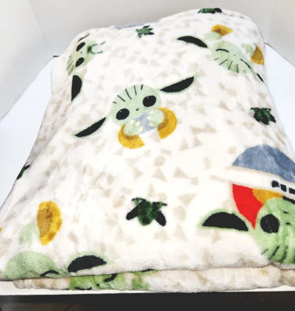 DISNEYS STAR WARS Plush Throw The Big One Mandalorian Baby Yoda Grogu