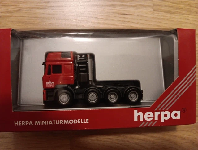 M-A-N F2000 Heavy Truck Tractor