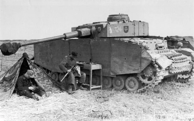 WW2 WWII Photo  German  Panzer IV Tank Pzkpfw. Eastern Front World War Two 4219