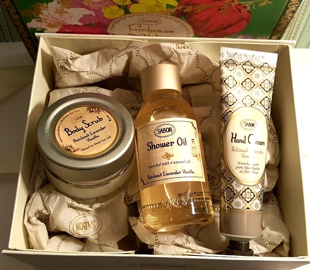 SABON Set Pachulí Lavanda Vainilla Ducha Aceite Corporal Exfoliante Crema de Manos Paquete de Regalo