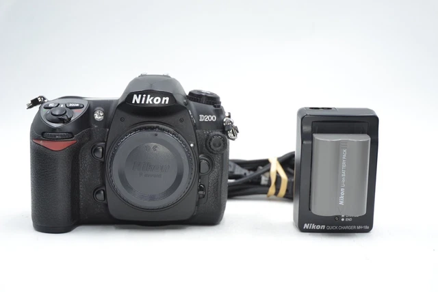 Nikon D200 10.2 MP Digital SLR Camera Black Body. 5,425 Shutter Count