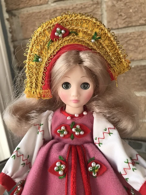 Suzanne Gibson, Reeves International Edition Vinyl Russia 8" Doll #5018 Vintage