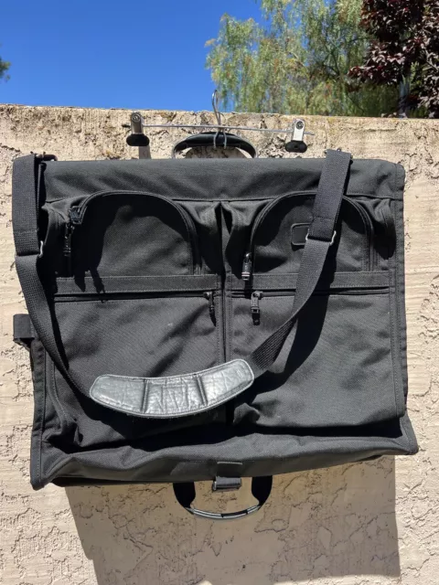 TUMI Alpha Bi-Fold Carry-on Garment Bag 231d3 Black Ballistic Nylon Multi-pocket